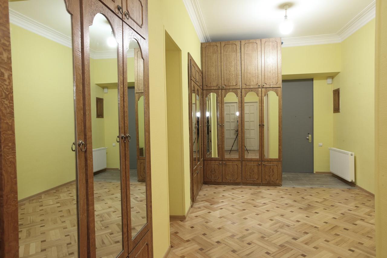 Апартаменты At Stalin House Тбилиси Экстерьер фото